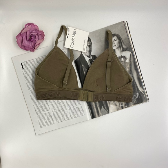 NWT Calvin Klein lightly lined Monochrome Triangle Bralette Bra - Picture 2 of 3